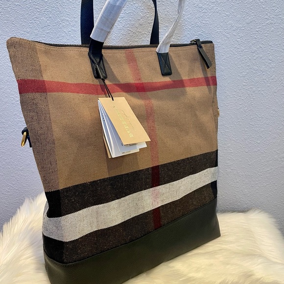 NEW Burberry Oversized Check Armley Folding Messenger - Picture 3 of 9